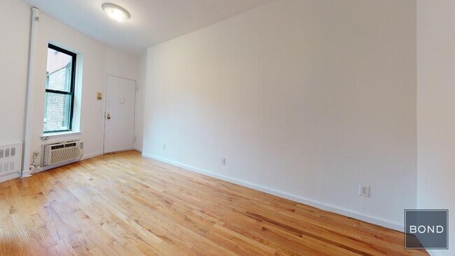 Building Photo - 425 E 65th St