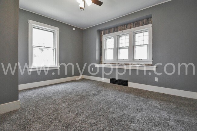 Building Photo - UDY 2322 S 33 ST