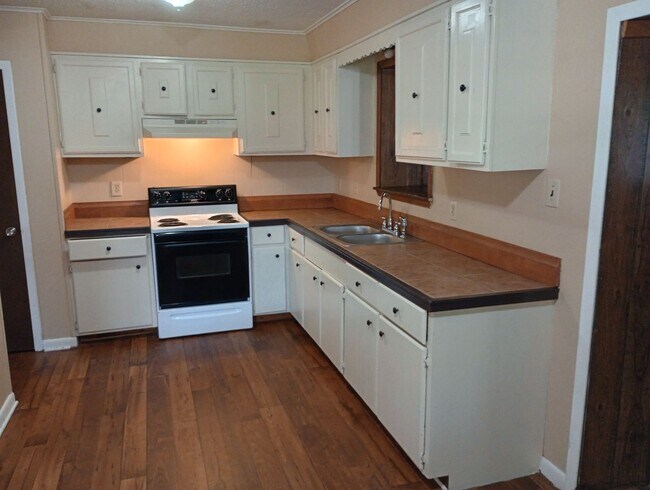 Building Photo - 3/2 Home in Alexandria For Rent