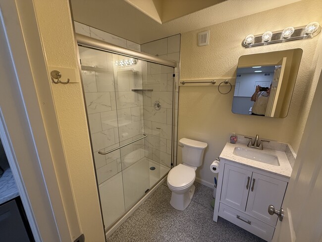 Foto del edificio - 930 Sugar Mill Ave