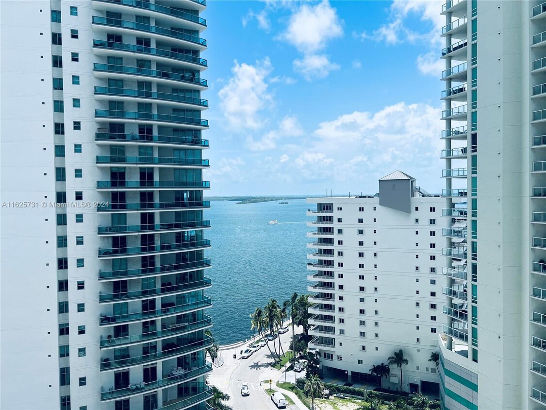 Foto principal - 1300 Brickell Bay Dr