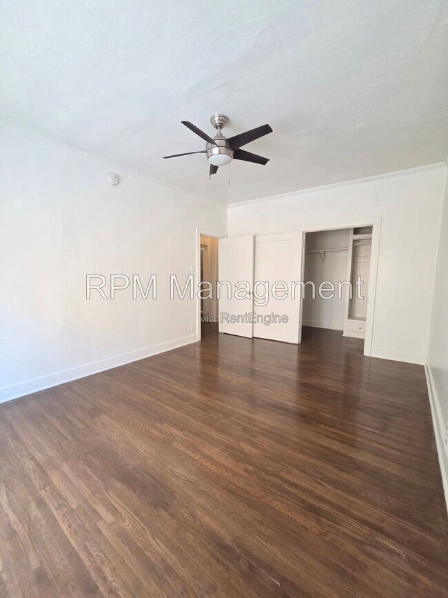 Foto del edificio - 1825 Ivar Ave