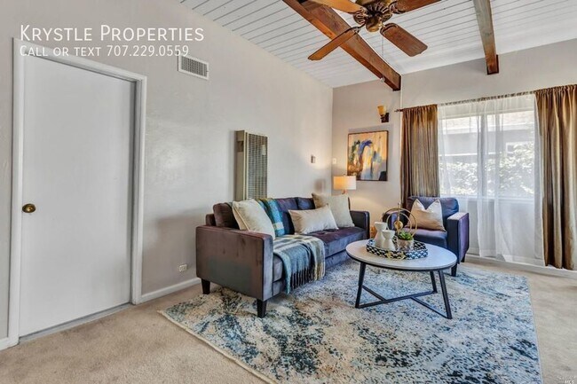 Building Photo - Spacious Single-Family Home with large bac...