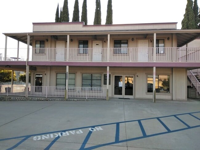 Building Photo - 229 W Bonita Ave
