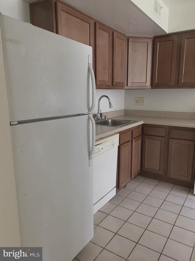 Building Photo - 4566 Conwell Dr