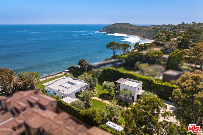 Building Photo - 28926 Cliffside Dr