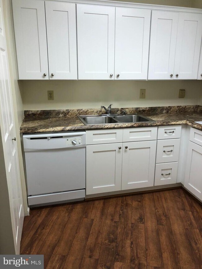 Foto del edificio - 5904 Mt Eagle Dr