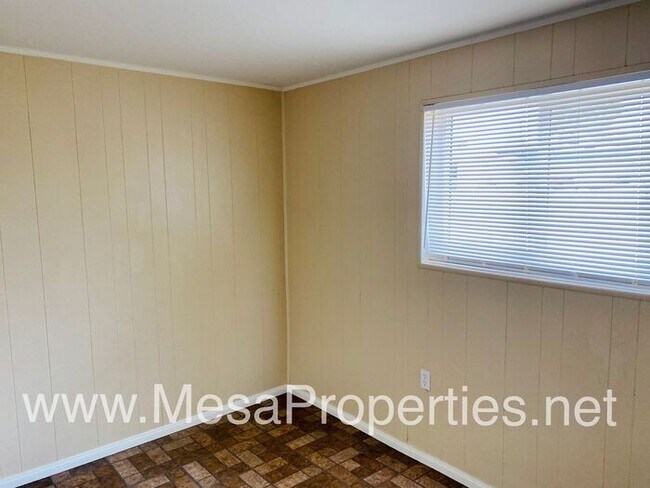 Building Photo - 3 Bedroom 2 Bathroom Home in Victorville!