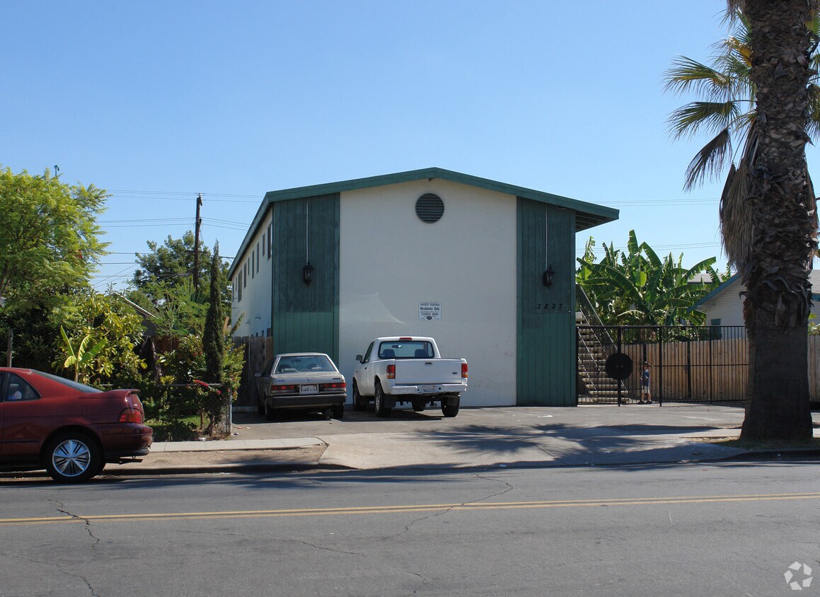 3827 Chamoune Ave, San Diego, CA 92105 Rentals in San Diego at 3827
