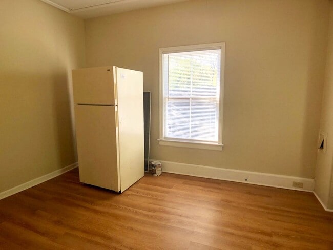 Building Photo - Fisher Park area 2 BR, 2nd floor unit!