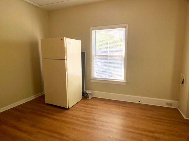 Foto del edificio - Fisher Park area 2 BR, 2nd floor unit!