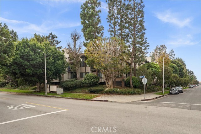 Foto del edificio - 8675 Falmouth Ave