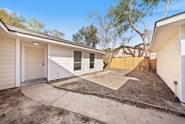 Building Photo - 1426 Twining Oaks Ln