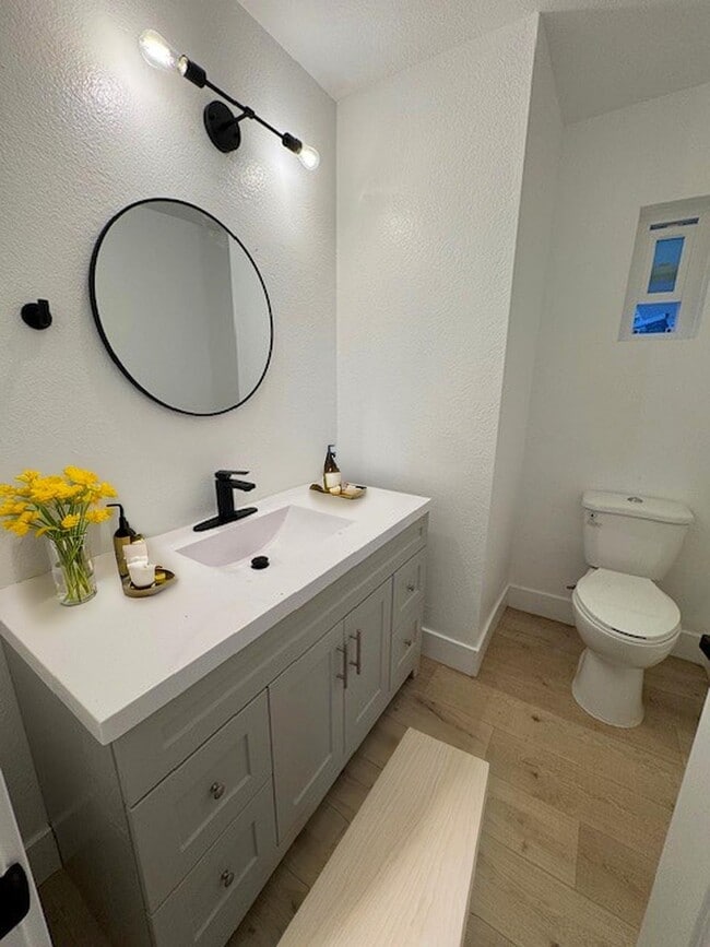 Foto del edificio - 8402 Larson Ave