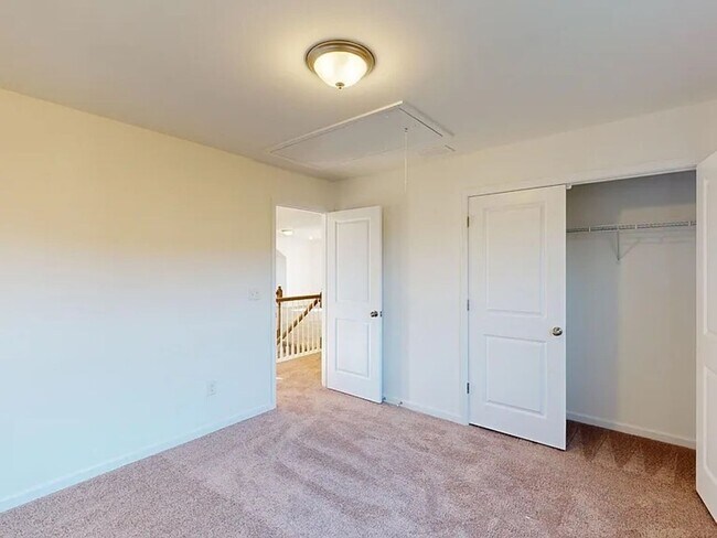 Foto del edificio - FIRST MONTH IS ON US   CHARMING 4- BEDROOM HOME IN LAURELBROOK COMMUNITY