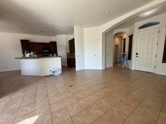 Foto del edificio - Laughlin Ranch 3 BR Large fenced Yard, 3 Car-Boat Deep Garage/ Gated Entry- "Bullhead Parkway"