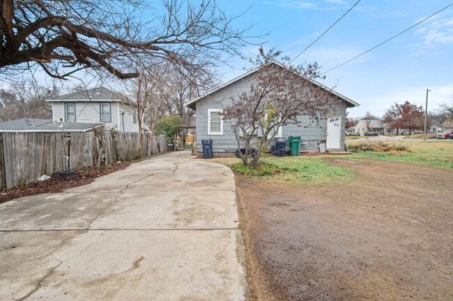 Building Photo - 2306 NW 38th St