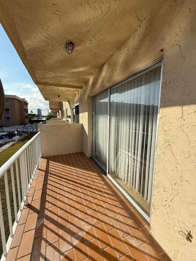 Foto del edificio - 3522 NE 171 St