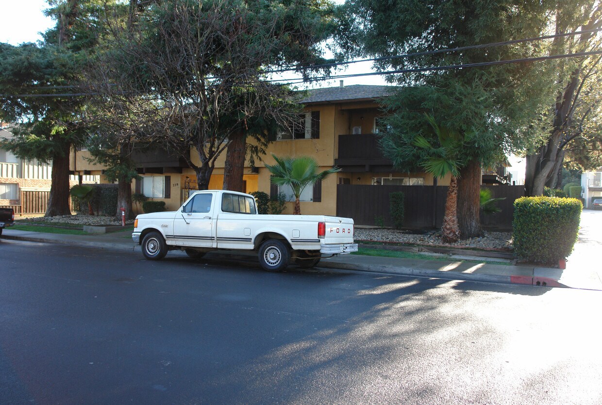 Building Photo - El Markay Apartment