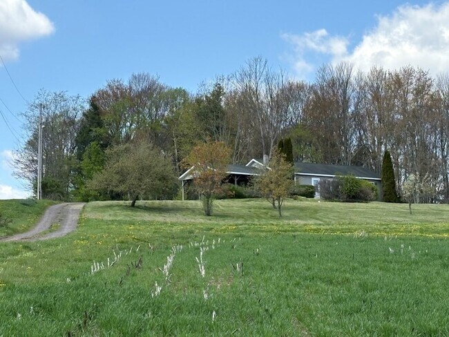 Foto del edificio - 138 Kerr Rd