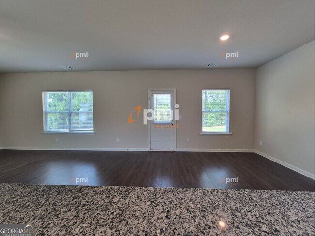 Foto del edificio - 122 Innis Brk Cir SW