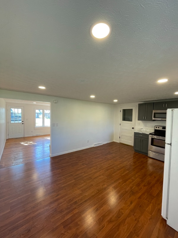 Building Photo - 218 Mouser St