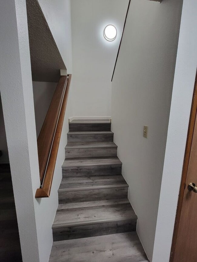 Building Photo - West Olympia 2bdr 1.5bath Townhome w/ garage & parking