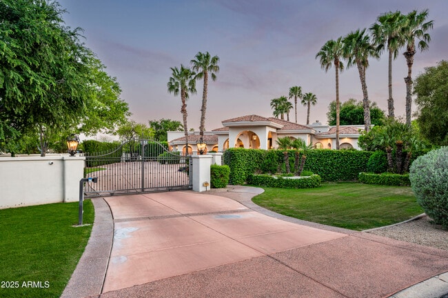 Building Photo - 6649 E Berneil Dr