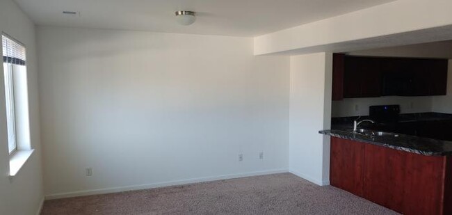 Foto del edificio - 3 bedroom in Cheyenne WY 82001
