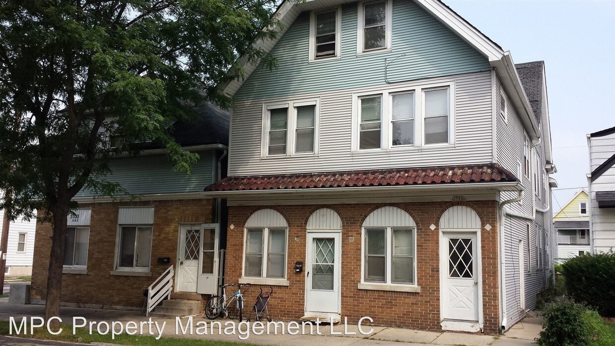 Primary Photo - 3700-3706 E Pulaski Ave