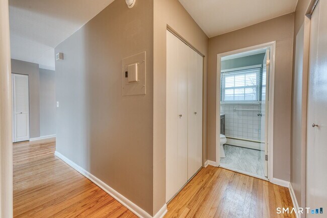 Foto del edificio - 66 Beths Ave