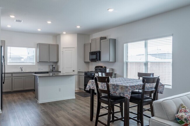 Foto del edificio - 311 Canley Loop