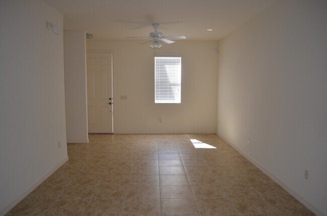 Foto del edificio - 2/2.5 Townhouse with 1/1 Detached Garage A...