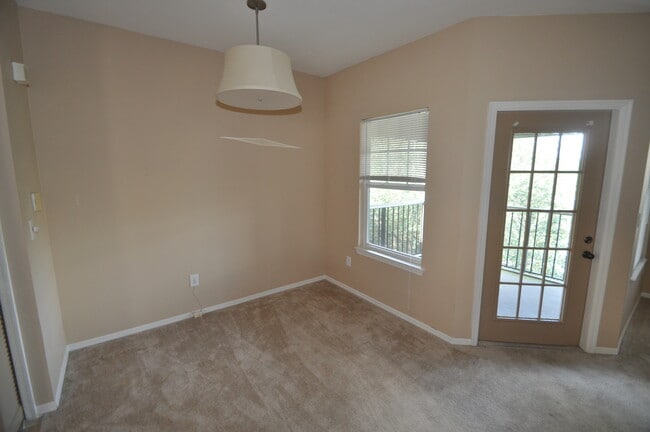 Building Photo - Residences at Sabal Point: 3 bed/2 bath - 3rd floor unit