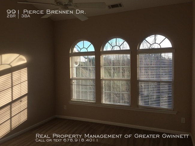 Building Photo - Beautiful Town Home is a fantastic location