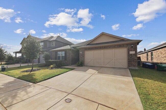 Building Photo - 4 bedroom, 2 bath, 2019 sqft, pets allowed...