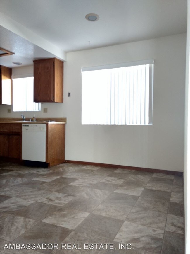 Building Photo - 1 br, 1 bath Apartment - 415 Palm Drive