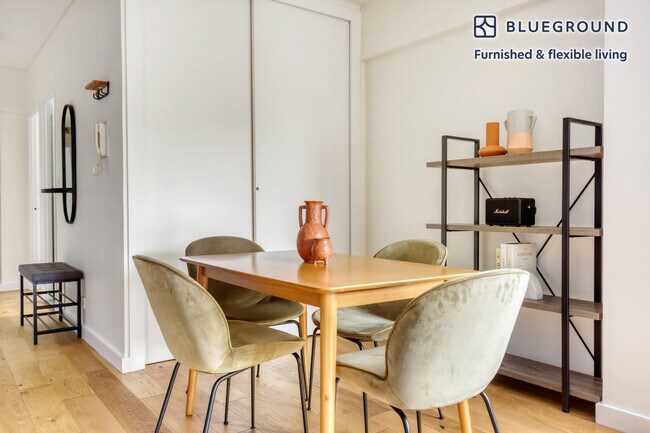 Foto del edificio - 279 E 44th St