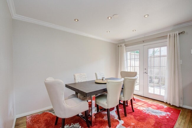 Building Photo - 5807 Beverly Hill St