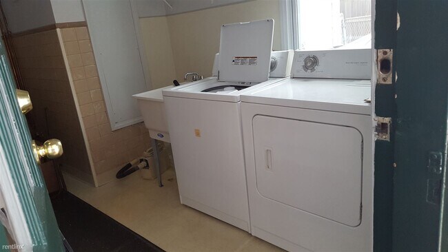 Foto del edificio - 2 br, 1 bath House - 217 W 13 Mile Rd