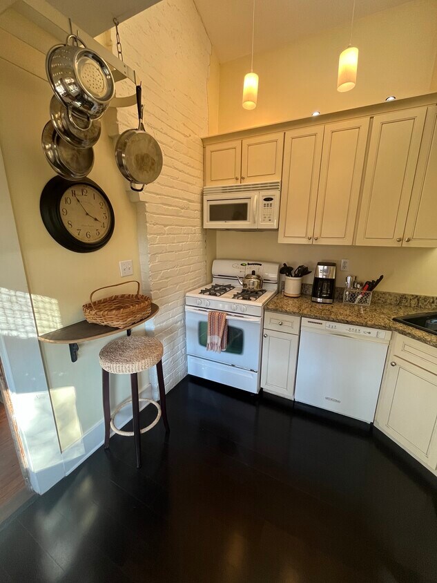 Foto principal - 147 E Chestnut St