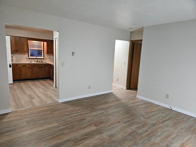 Building Photo - 610 N Wagner Ave