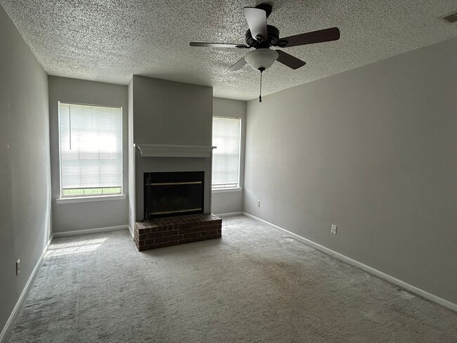 Building Photo - FALL MOVE-IN SPECIAL: 50% OFF 1st MONTH'S ...