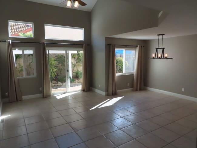 Foto del edificio - Renovated Three Bedroom Home