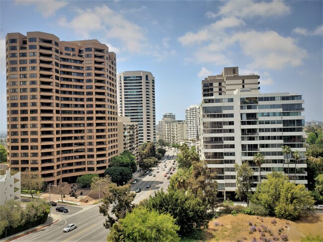 Foto del edificio - 10401 Wilshire - PENTHOUSES AVAILABLE