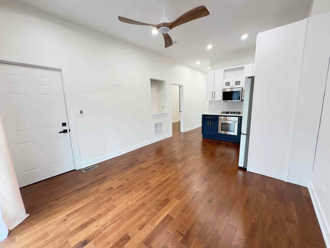 Photo - 1529 N Maplewood Ave Apartment