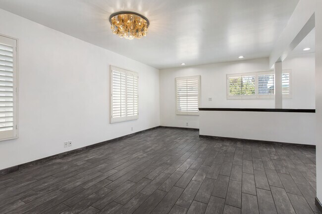 Entrance - 118 Driftwood St