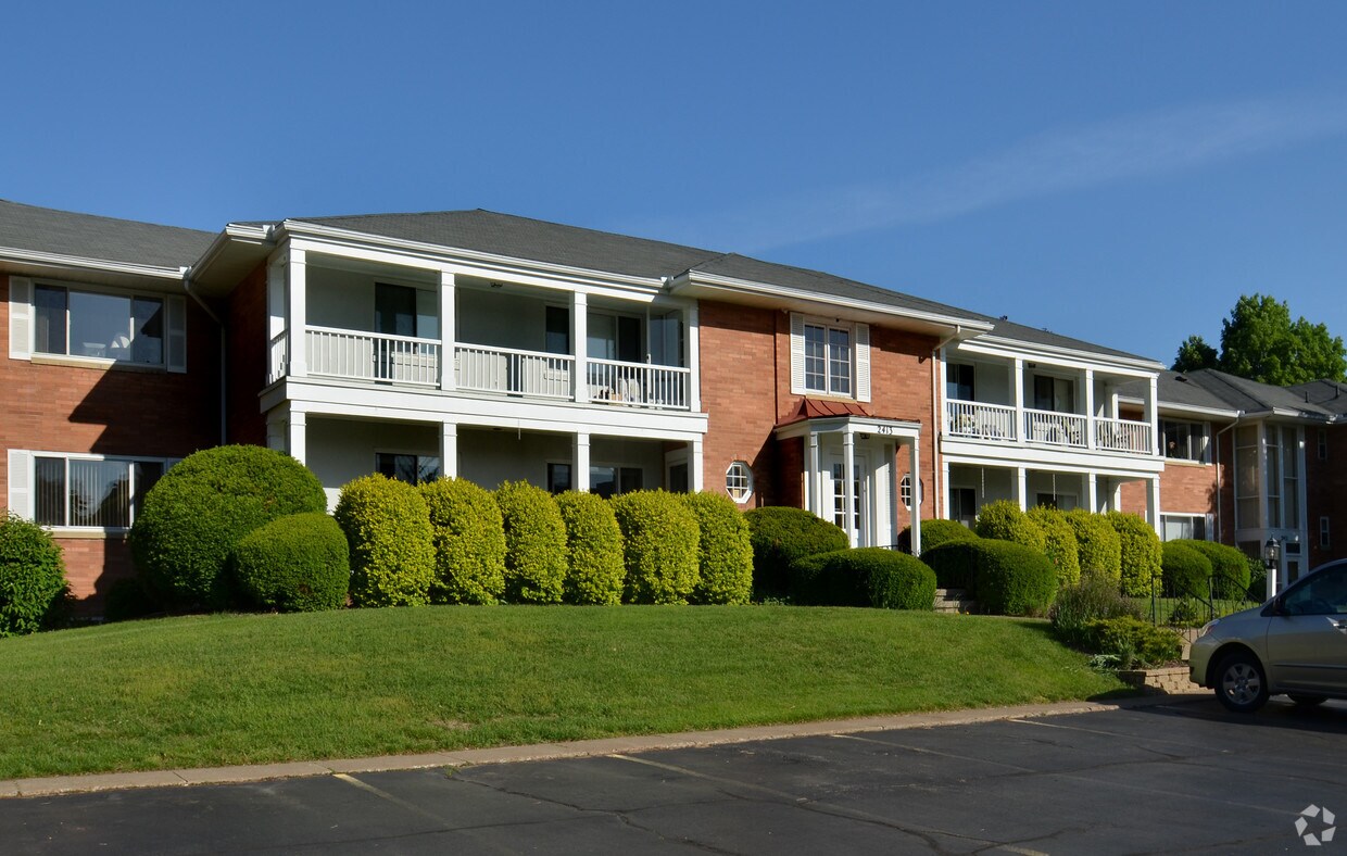 Country Club Apartments in Rochester, NY