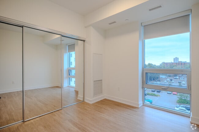 2BR, 2BA - 908SF - 1st Bedroom - 2475 Hurontario Street