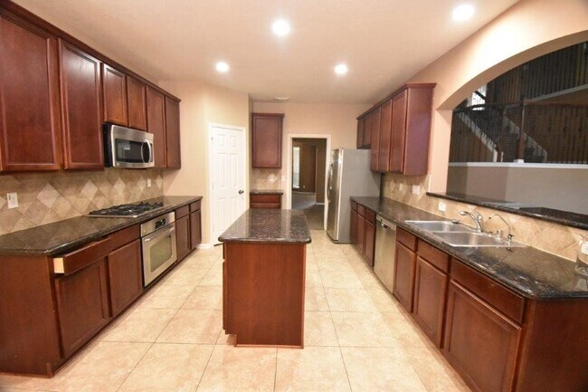 Foto del edificio - 22306 Fieldcrest Ln
